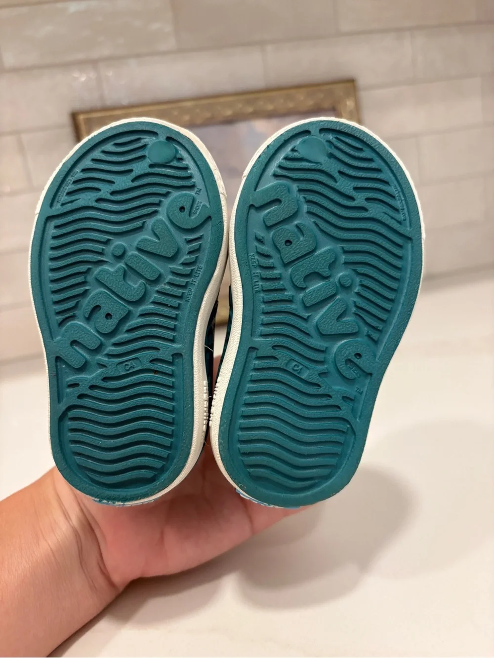 Like NEW Native Jefferson Slip-On Kids Shoes in Teal Size Toddler 4